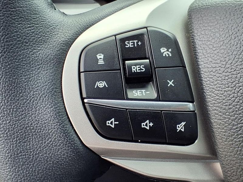 2023 Ford Explorer XLTImage 19