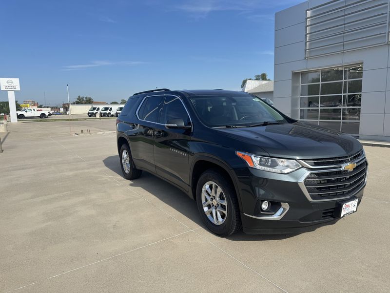 Used 2020 Chevrolet Traverse LT ClothImage 2