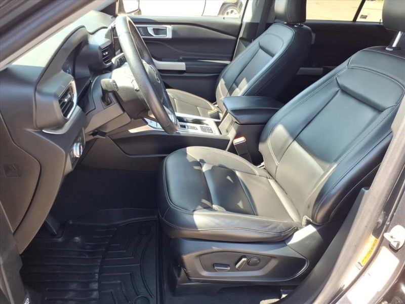 2022 Ford Explorer XLT photo 22