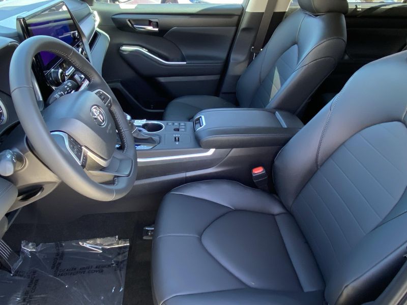 New 2025 Toyota Highlander Image 14