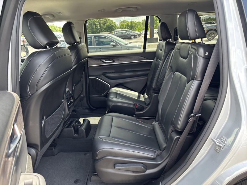 Used 2022 Jeep Grand Cherokee L LimitedImage 21