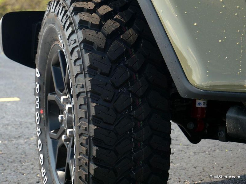 2025 Jeep Gladiator Willys photo 11