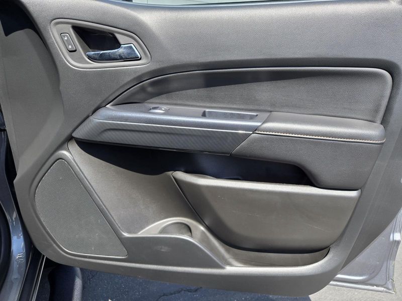 Used 2022 GMC Canyon 4WD Crew Cab 128 AT4 w/Leather