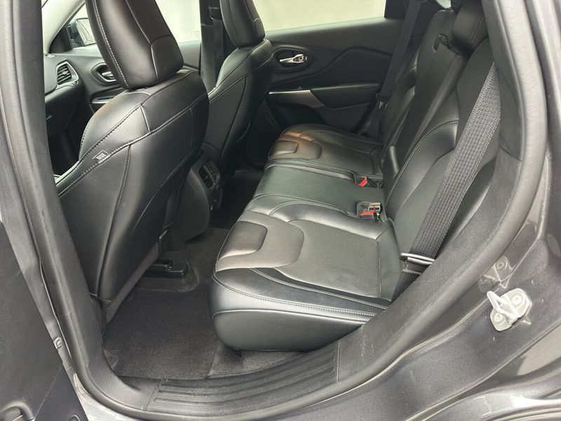 Used 2022 Jeep Cherokee Latitude LuxImage 14
