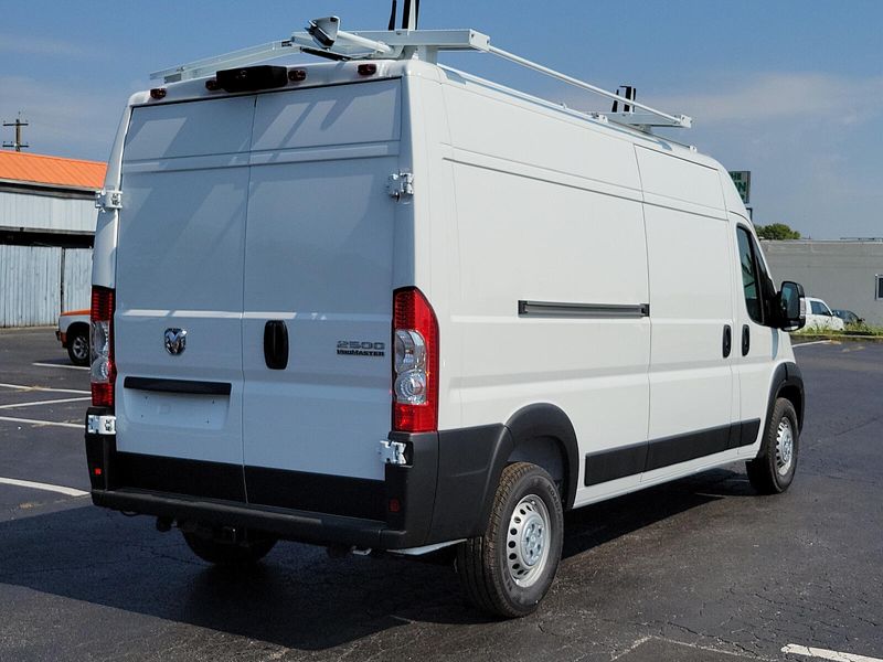 2024 Ram ProMaster 2500 photo 3