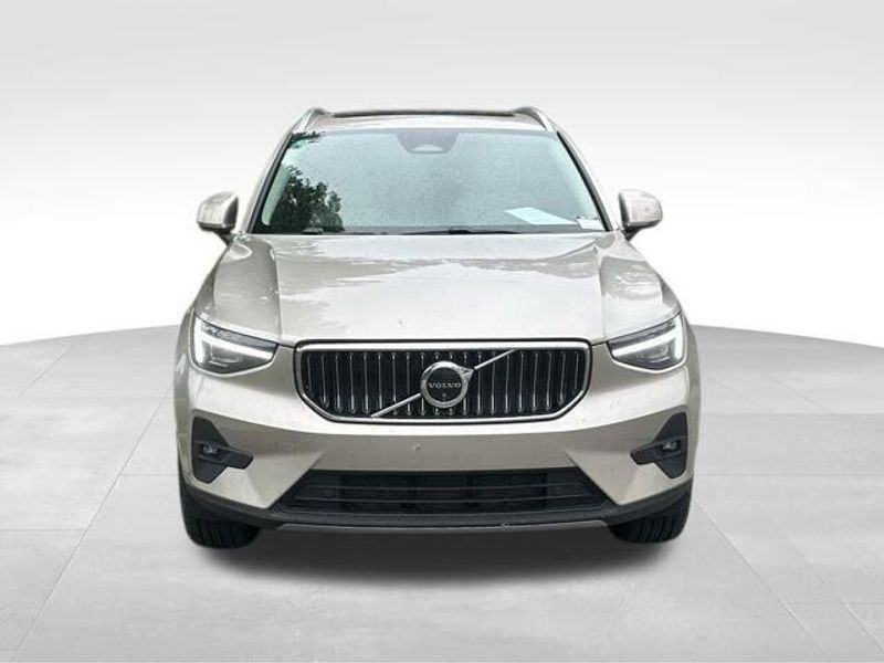 2024 Volvo XC40 Plus Bright Theme