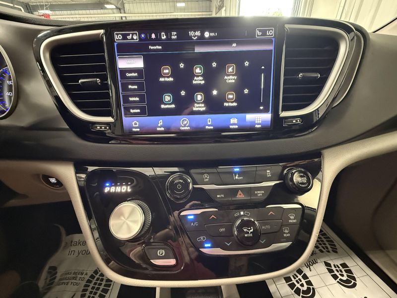 Used 2022 Chrysler Pacifica Touring LImage 31