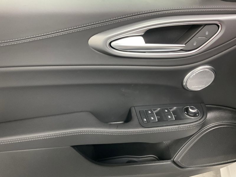 New 2026 Alfa Romeo Giulia AwdImage 17