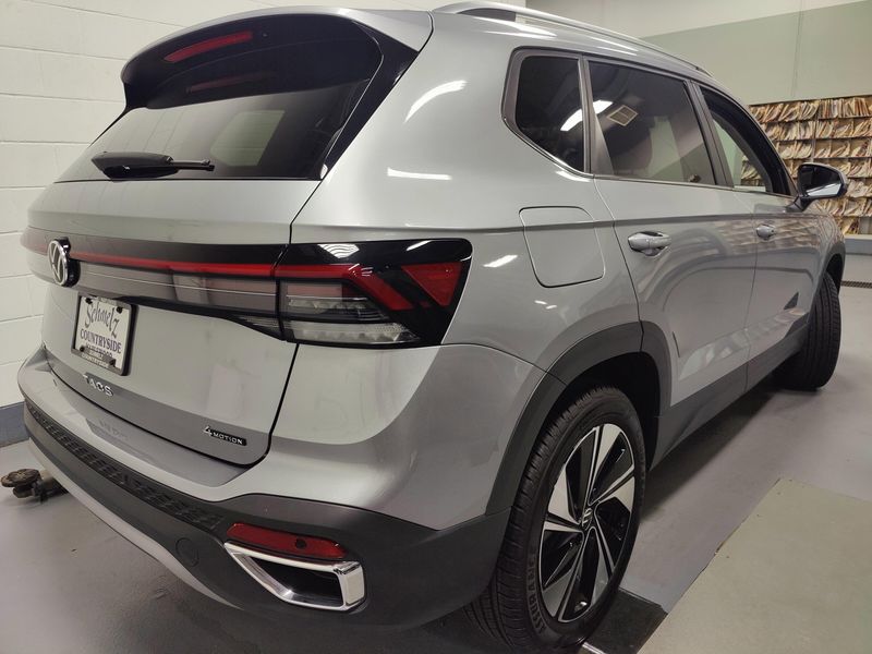 Used 2025 Volkswagen Taos SE 4-Motion AWDImage 10