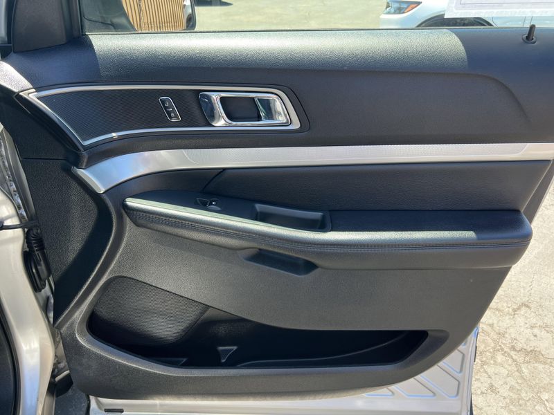 2016 Ford Explorer XLTImage 27
