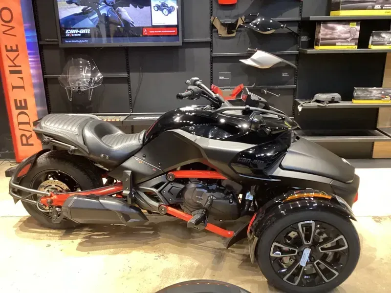 2024 Can-Am SPYDER F3S MONOLITH BLACK SATINImage 11