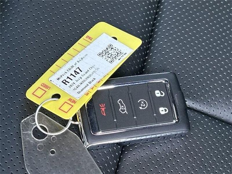 New 2024 Jeep Grand Cherokee L Overland 4x4Image 28