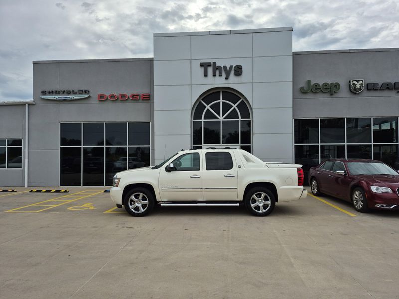 Used 2013 Chevrolet Avalanche LTZImage 36