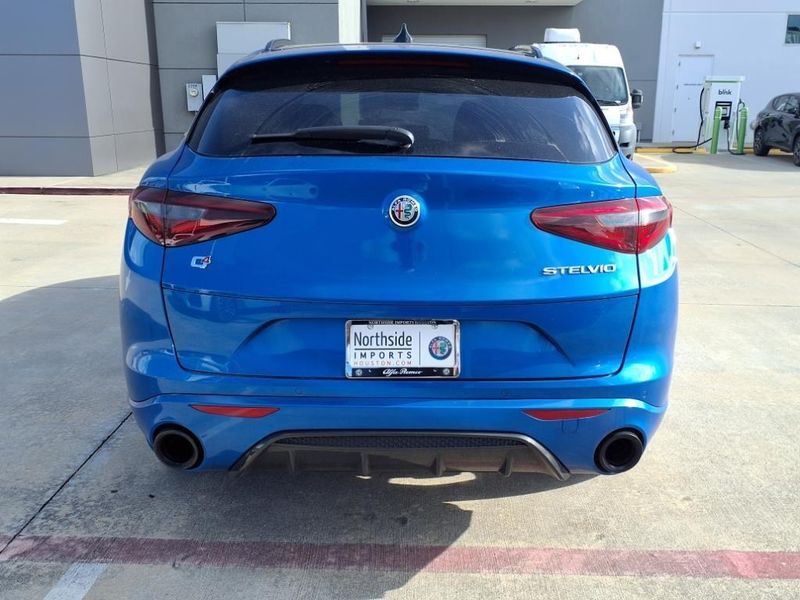 Used 2022 Alfa Romeo Stelvio VeloceImage 14