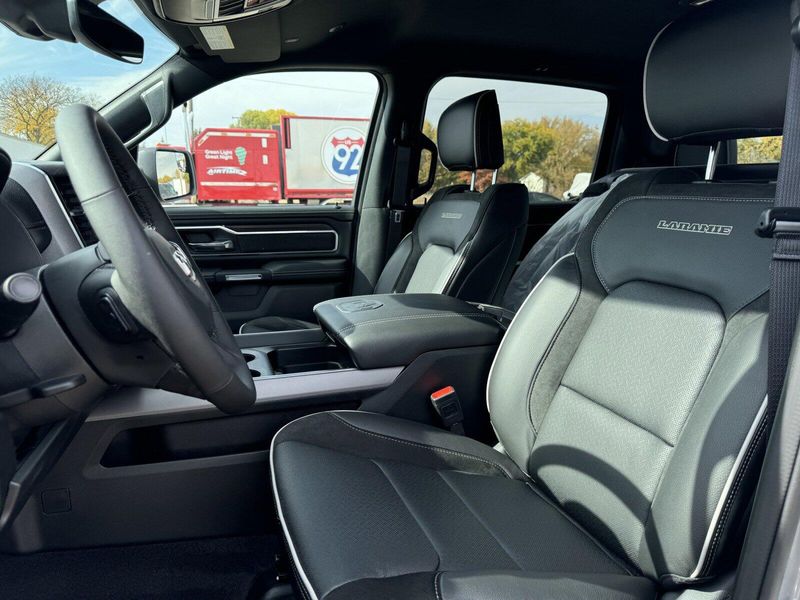 2025 RAM 1500 LaramieImage 10