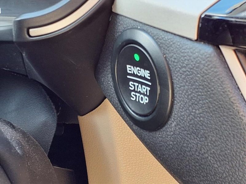 2021 Ford Escape SEL Hybrid photo 10