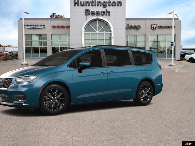 2023 Chrysler Pacifica Limited AWDImage 5