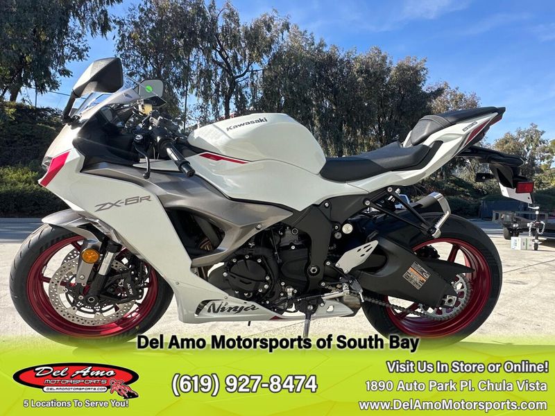 2025 Kawasaki NINJA ZX-6R Image 3