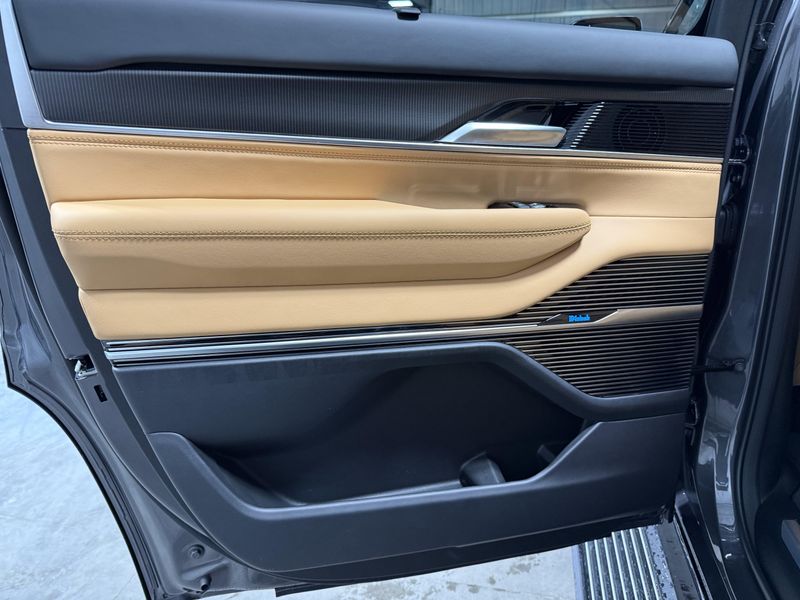 2026 Jeep Grand Wagoneer Summit Reserve 4x4Image 21