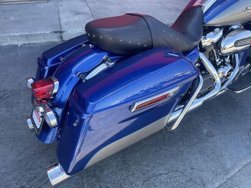 Used 2017 Harley-Davidson ROAD KING Image 19