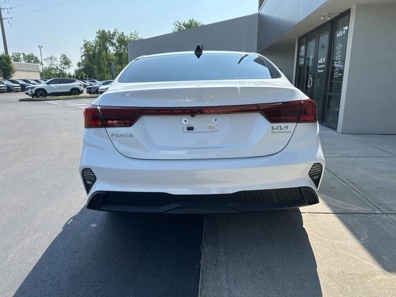 2024 Kia Forte LXSImage 6