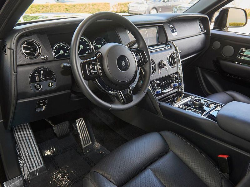 Used 2024 Rolls-Royce Cullinan Image 11