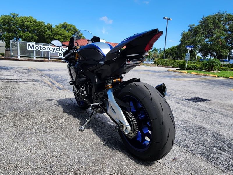 Used 2021 Yamaha YZF-R1M Image 7