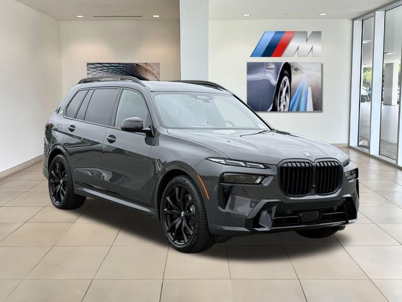 2026 BMW X7 xDrive40iImage 4