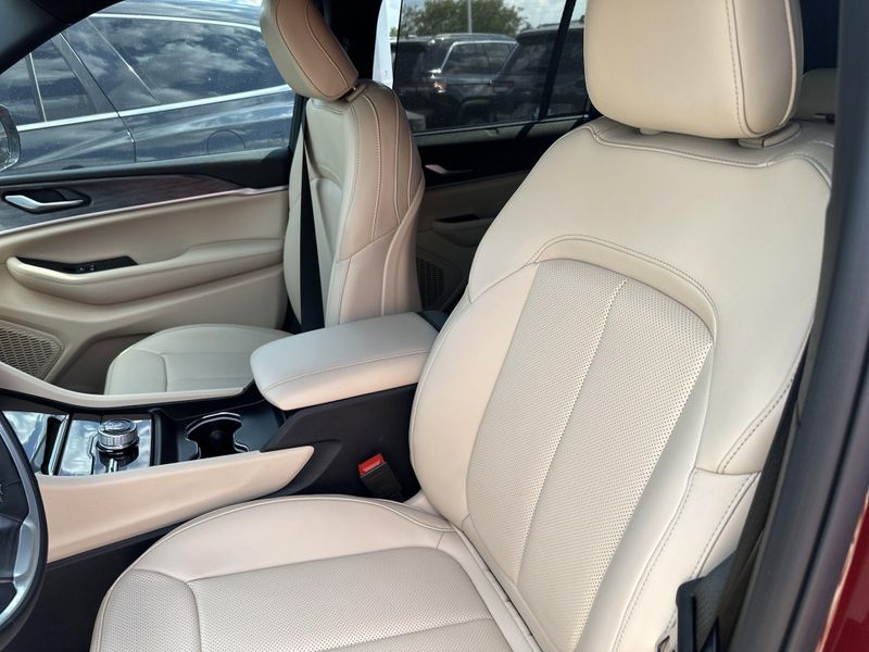 Used 2023 Jeep Grand Cherokee LimitedImage 22