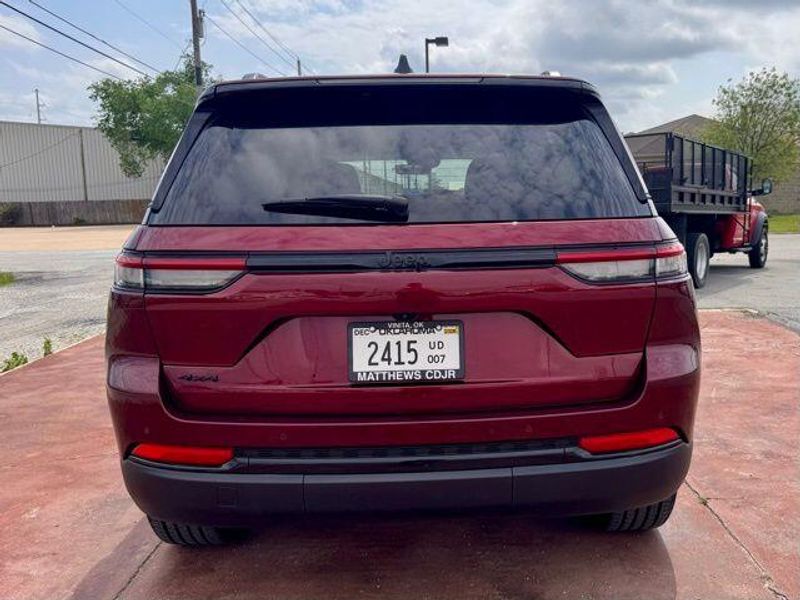 Used 2025 Jeep Grand Cherokee Altitude XImage 6