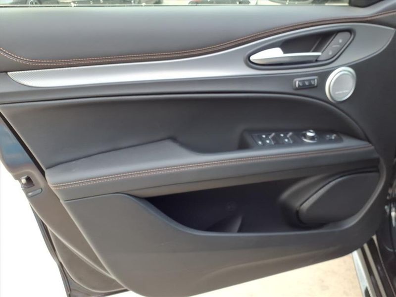 New 2025 Alfa Romeo Stelvio IntensaImage 20