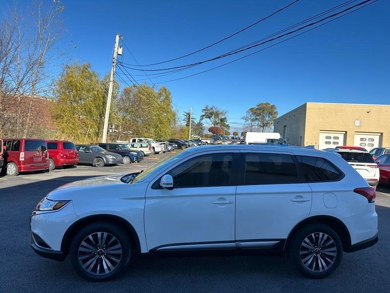 2020 Mitsubishi Outlander SEImage 8