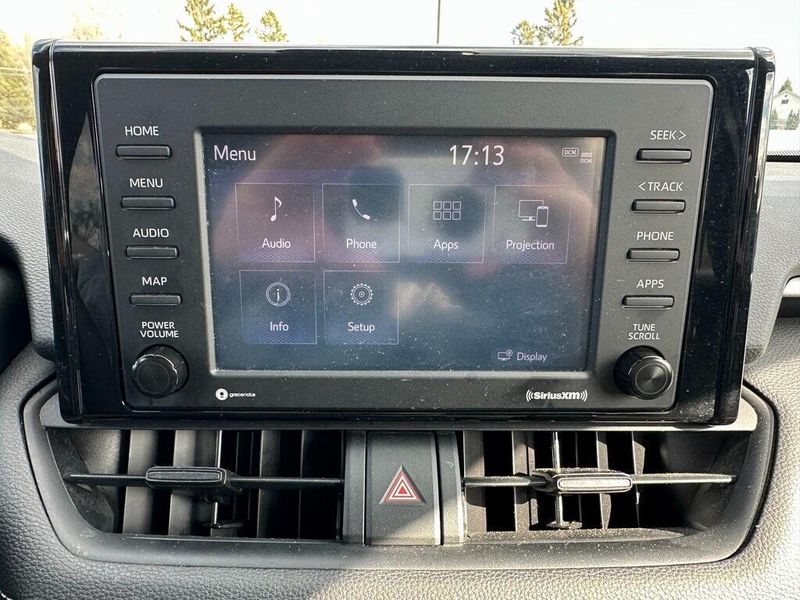 2021 Toyota RAV4 LEImage 4