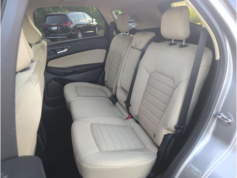 Used 2020 Ford Edge SEImage 29