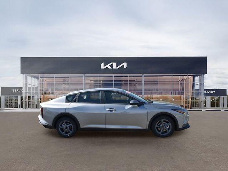 New 2026 Kia K4 LXSImage 2