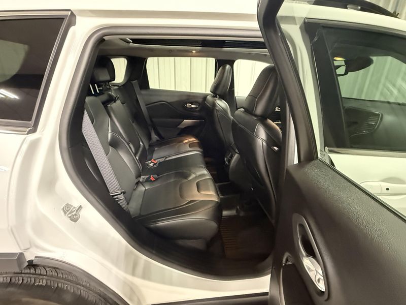 Used 2022 Jeep Cherokee LimitedImage 9