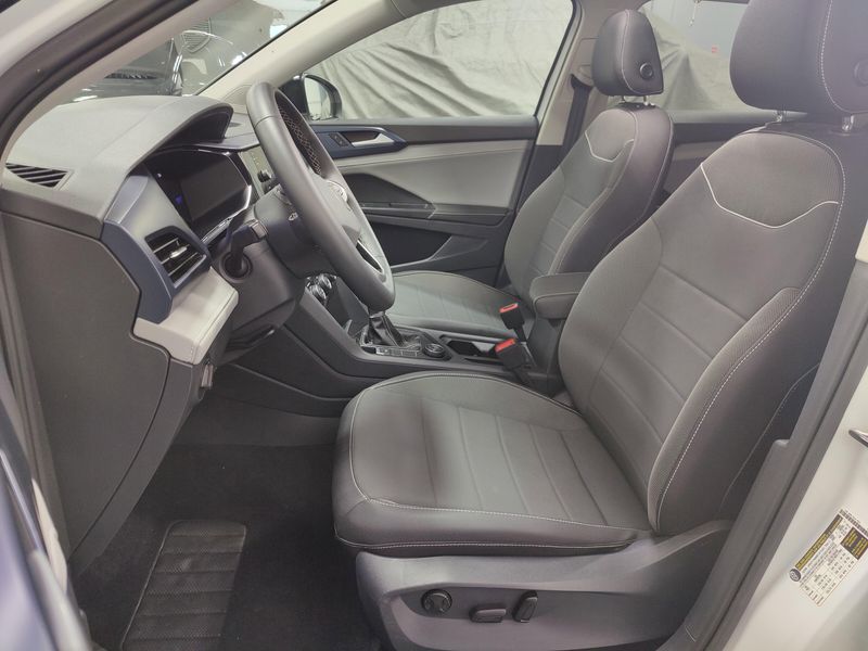 Used 2024 Volkswagen Taos SE AWD w/Sunroof & Black Plus PkgImage 16