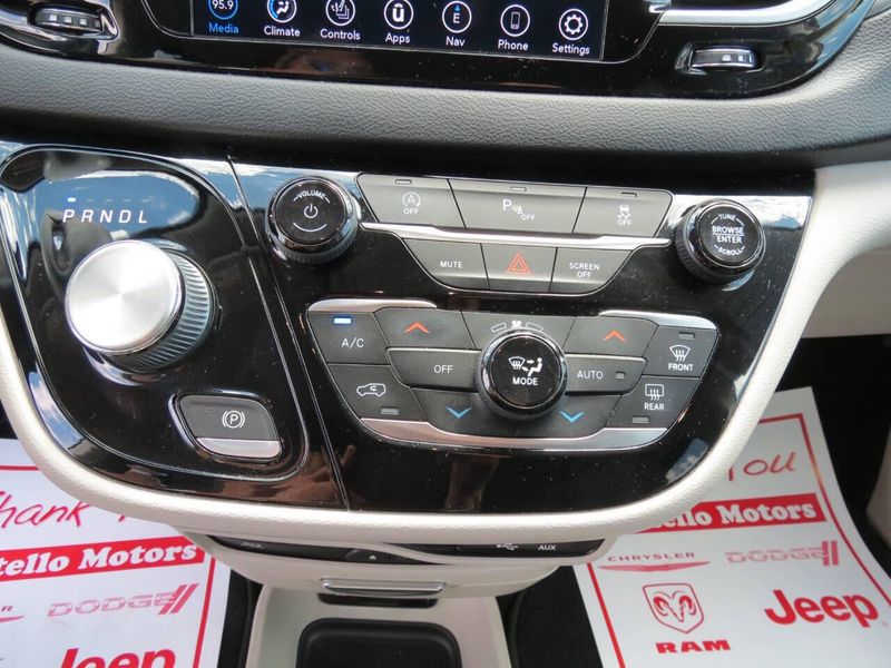 2020 Chrysler Pacifica Touring Plus photo 19