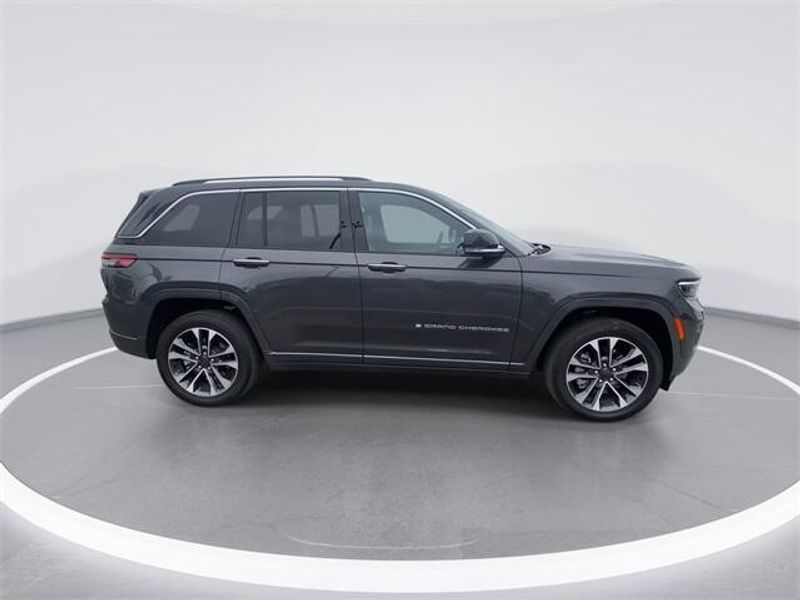 New 2023 Jeep Grand Cherokee Overland 4xeImage 9