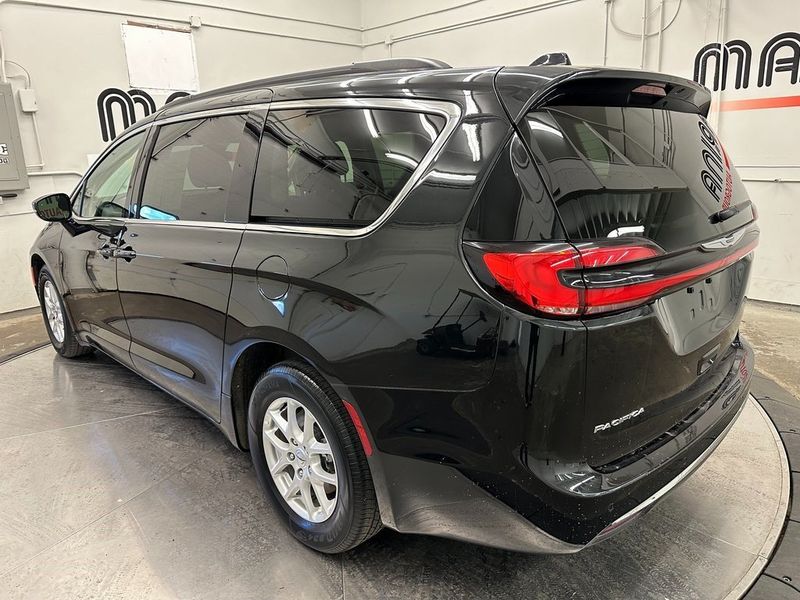 2022 Chrysler Pacifica Touring LImage 12