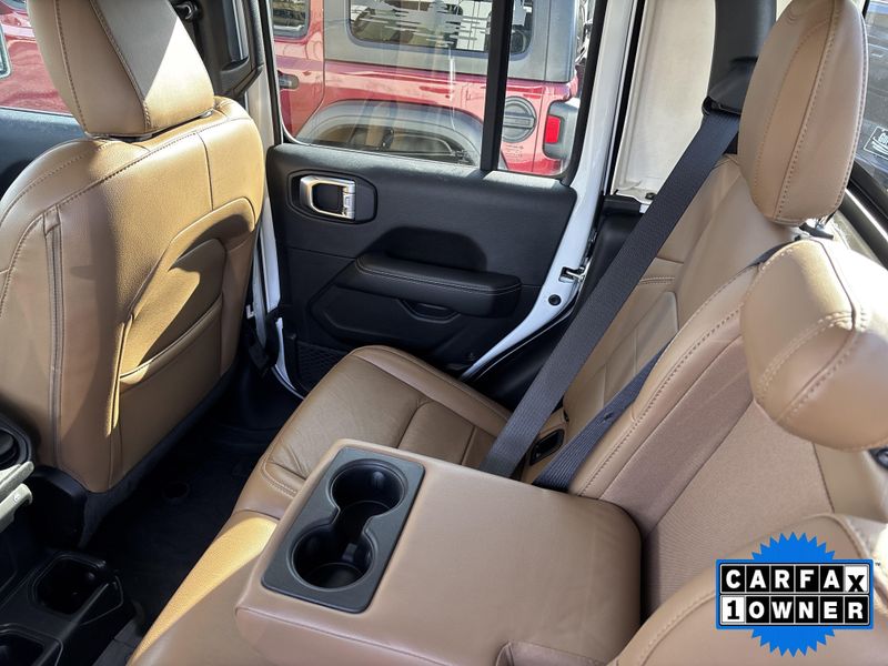 Used 2022 Jeep Gladiator OverlandImage 16