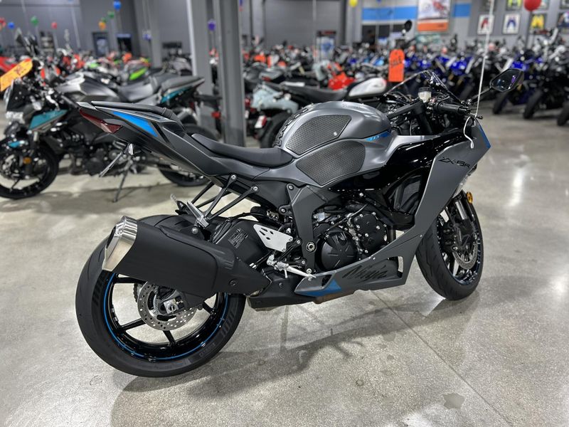 Used 2025 Kawasaki NINJA ZX-6R ABS Image 8