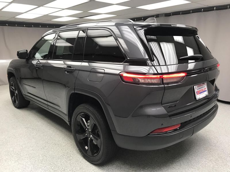 Used 2023 Jeep Grand Cherokee AltitudeImage 2