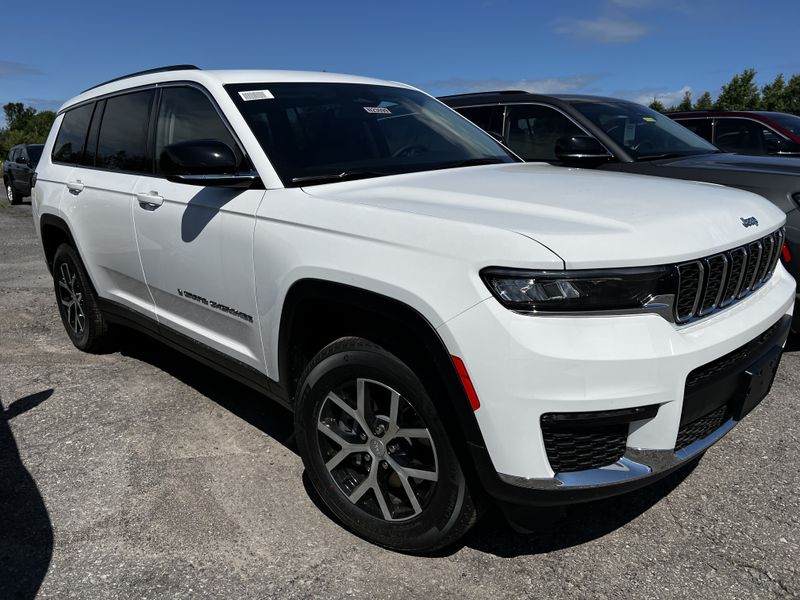 2023 Jeep Grand Cherokee L Limited 4x4Image 7