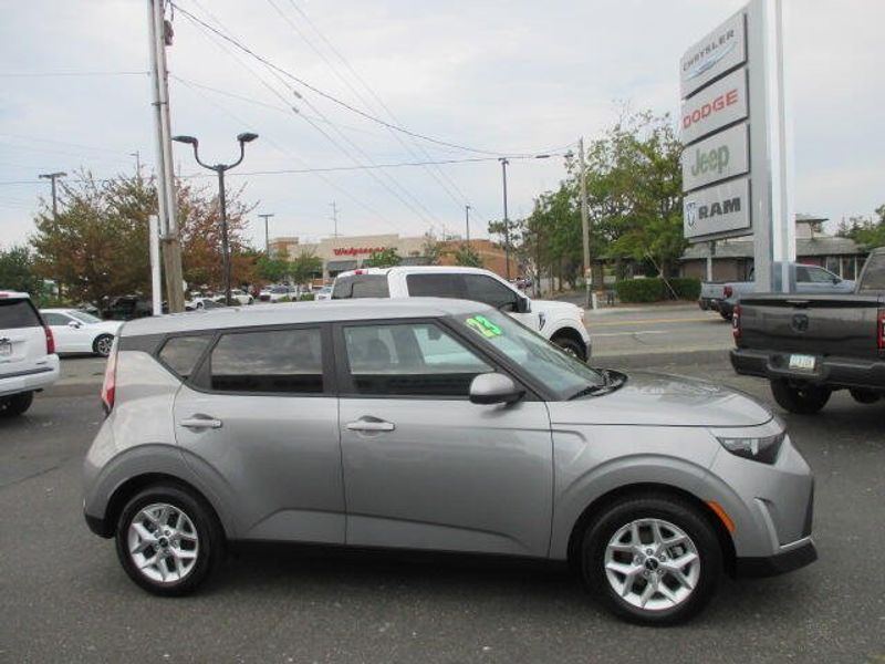 Used 2023 Kia Soul LXImage 5