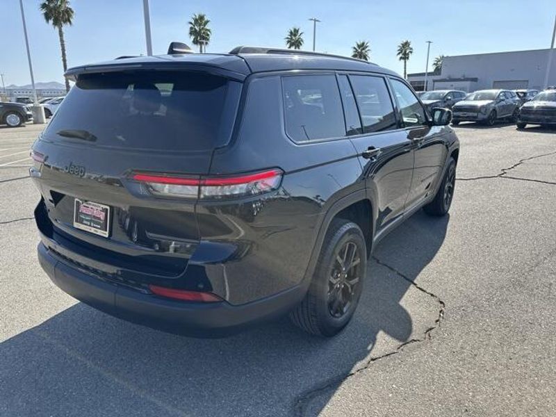 Used 2024 Jeep Grand Cherokee L AltitudeImage 5
