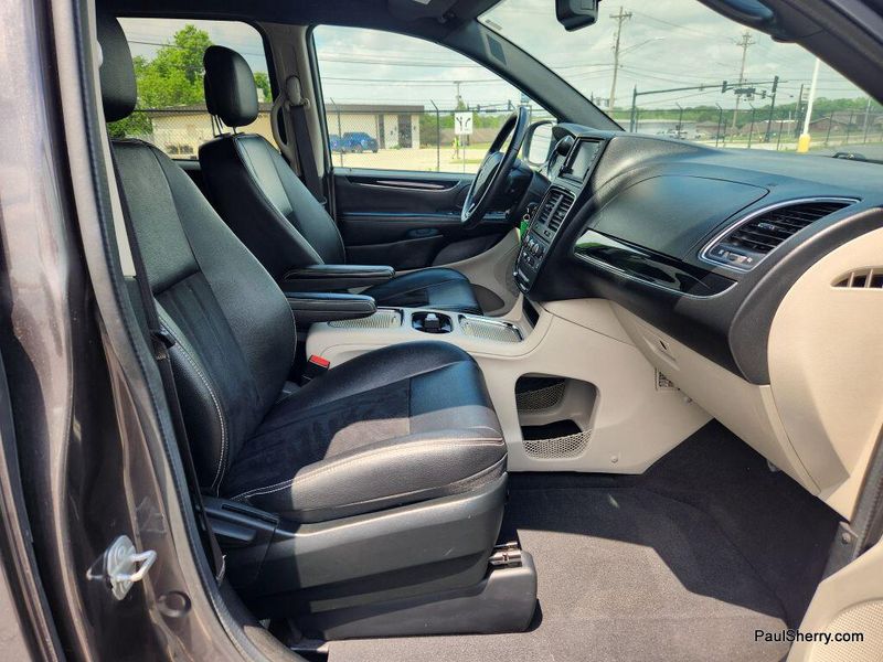 2018 Dodge Grand Caravan SXTImage 38