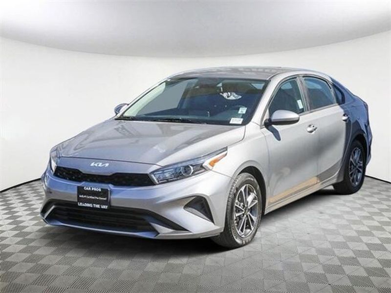 2022 Kia Forte LXSImage 5