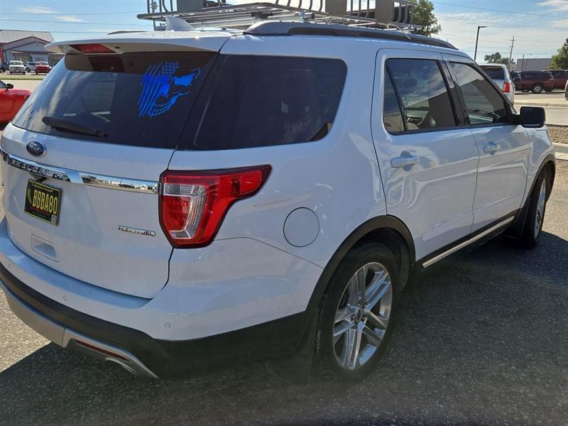 2016 Ford Explorer XLT photo 4