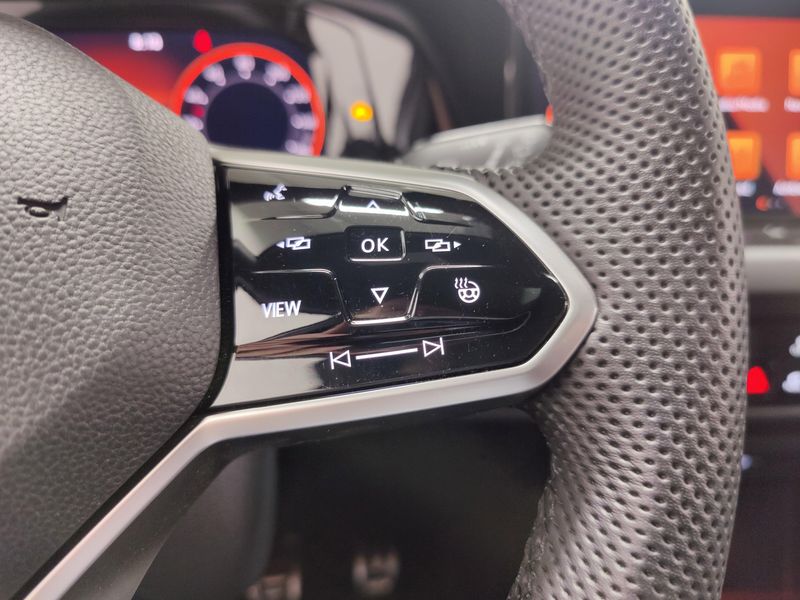 2022 Volkswagen Golf GTI SE w/Sunroof/Leather PkgImage 26
